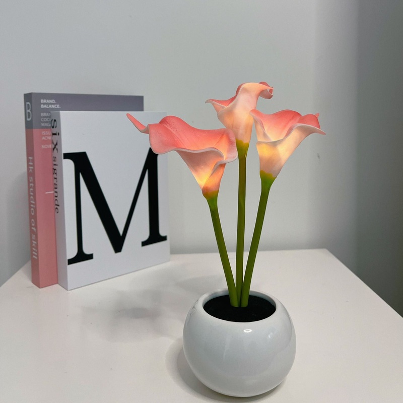 Pink Elegant Calla Lily LED Table Lamp – Lifelike Potted Flower Accent Light for Bedside Home Decor