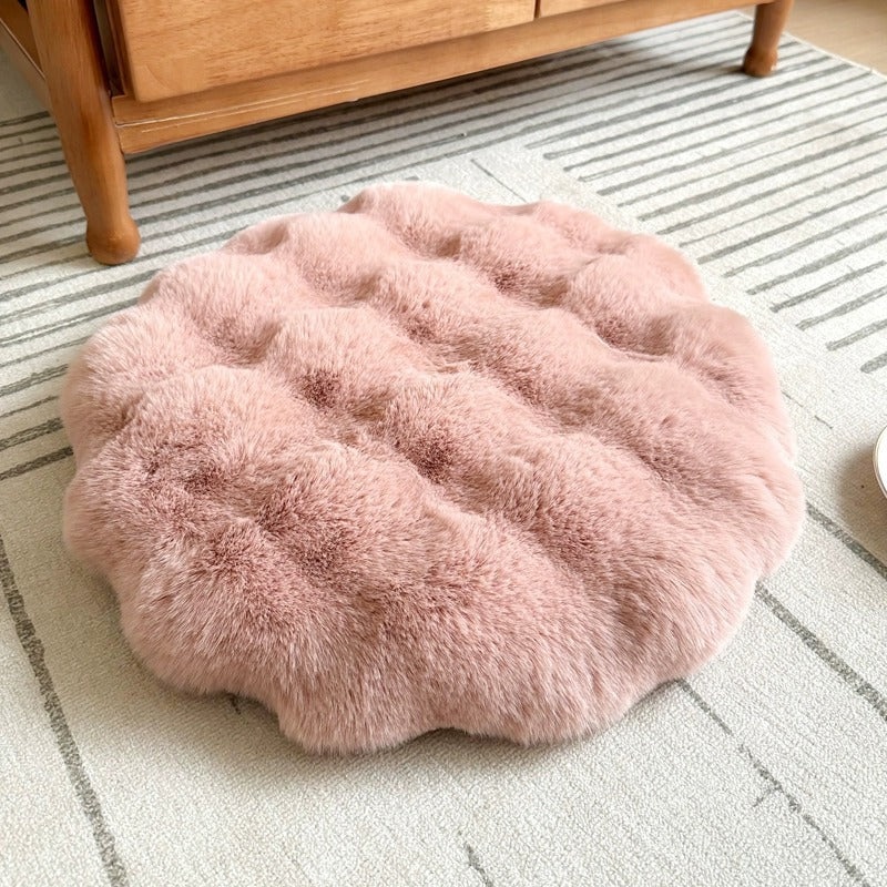 Pink Plush Round Cat Mat – Soft Faux Fur Sleeping Pad (40cm Diameter)