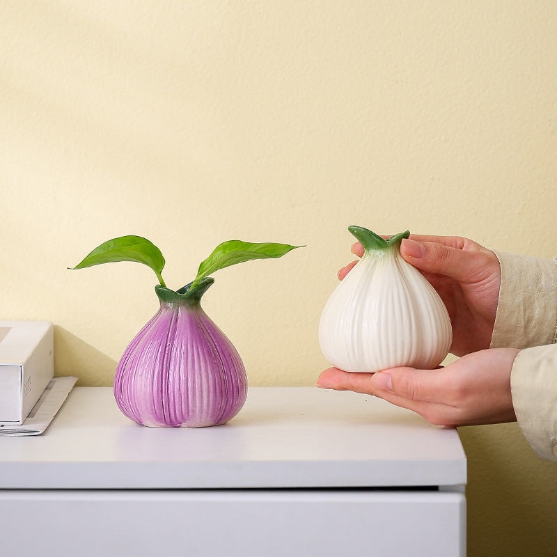 2 Pcs Creative Onion-Shaped Ceramic Vase for Hydroponic Plants – Cute INS Style Floral Decor for Living Room or Office(1 purple + 1 white)