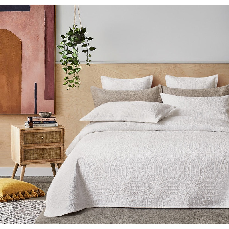 Lisbon Quilted 3-Piece Embossed Coverlet Set (White, Double/Queen)