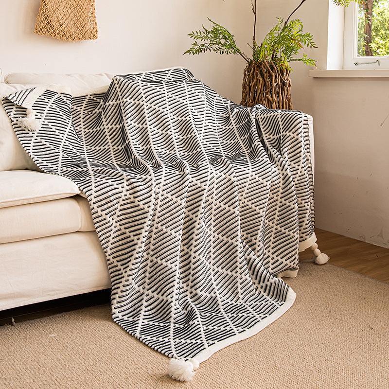 Black and Beige Diamond Pattern Soft Cozy Knit Throw Blanket with Tassels – Geometric Pattern Lightweight Acrylic Blanket for Sofa Couch Bed, 130x150cm