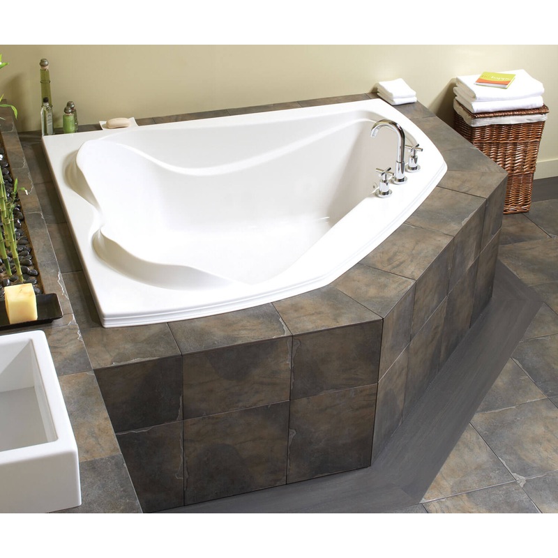 MAAX 102724-000-001-000 Cocoon 6054 Acrylic Corner Center Drain Bathtub in White