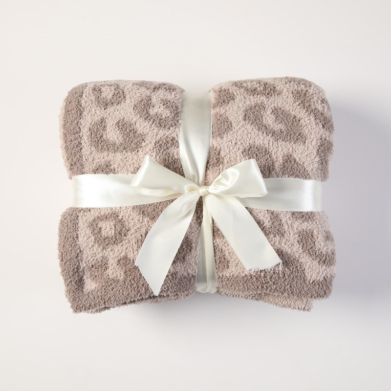Beige and Khaki Luxurious Leopard Print Knit Throw Blanket – Ultra-Soft Jacquard Plush for Sofa, Bed & Cozy Comfort (130x150cm)