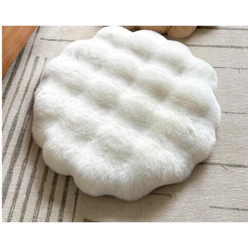 White Plush Round Cat Mat – Soft Faux Fur Sleeping Pad (40cm Diameter)